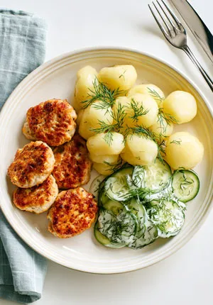 Sycący obiad około 500 kcal z kurczakiem, ziemniakami i dużą porcją warzyw